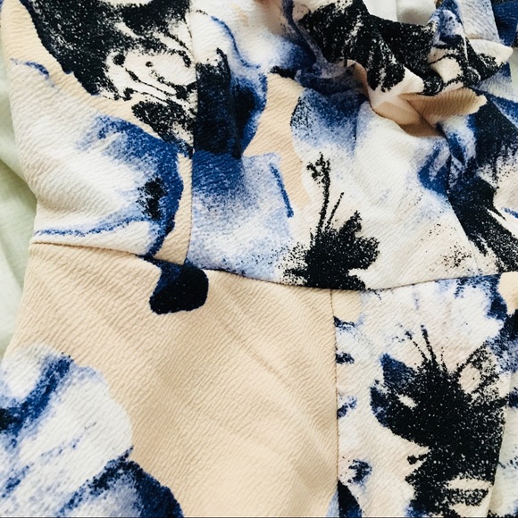 Off the shoulder floral romper - Picture 4 of 4